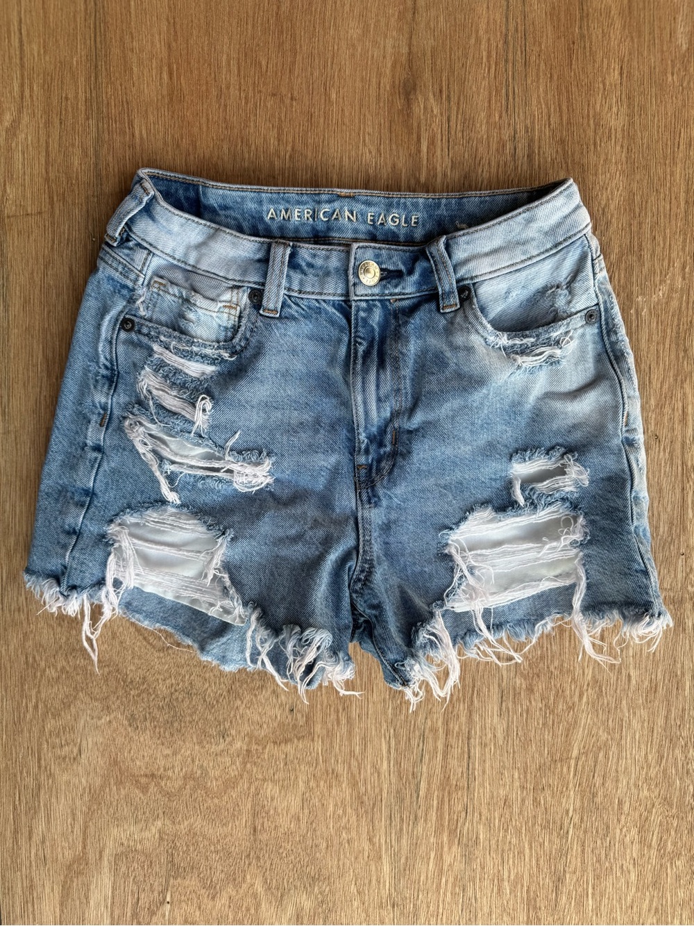 American Eagle Women's Light Blue Distressed Denim Mom Shorts